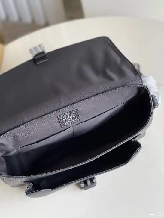 NEW VUITTON LOUIS MESSENGER 0612